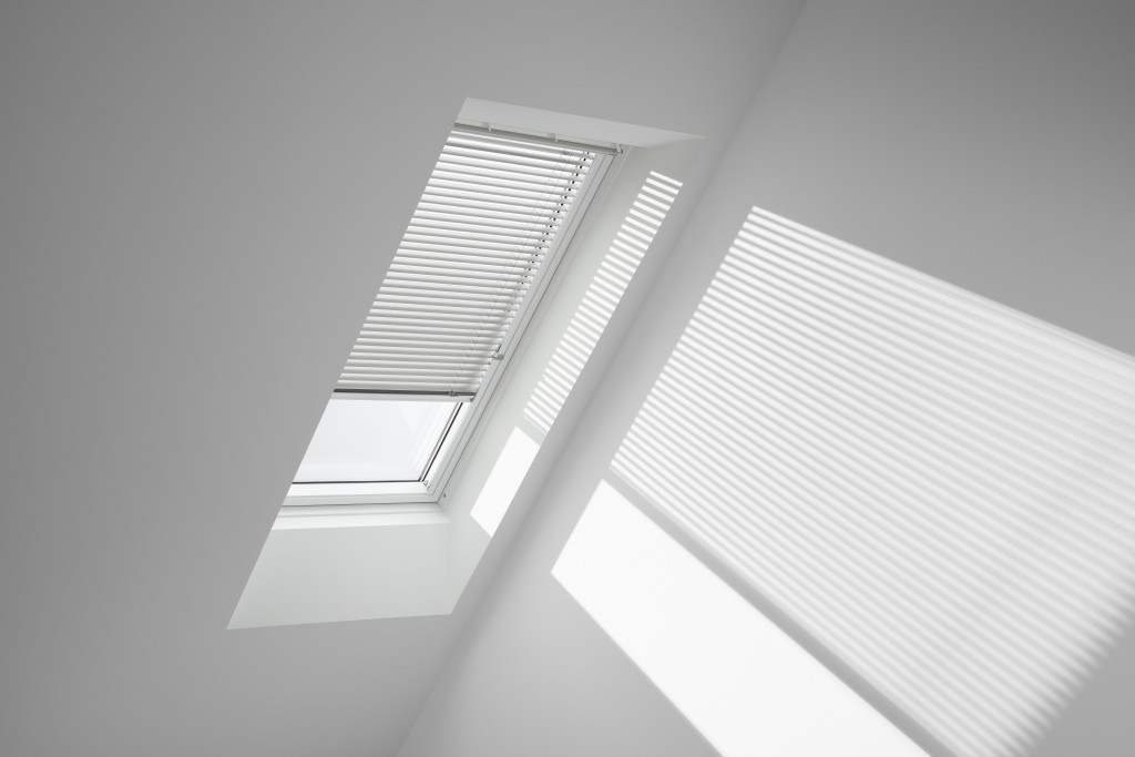PAL SK08 7057SWL Venetian blind, Brushed silver, White line — image 2