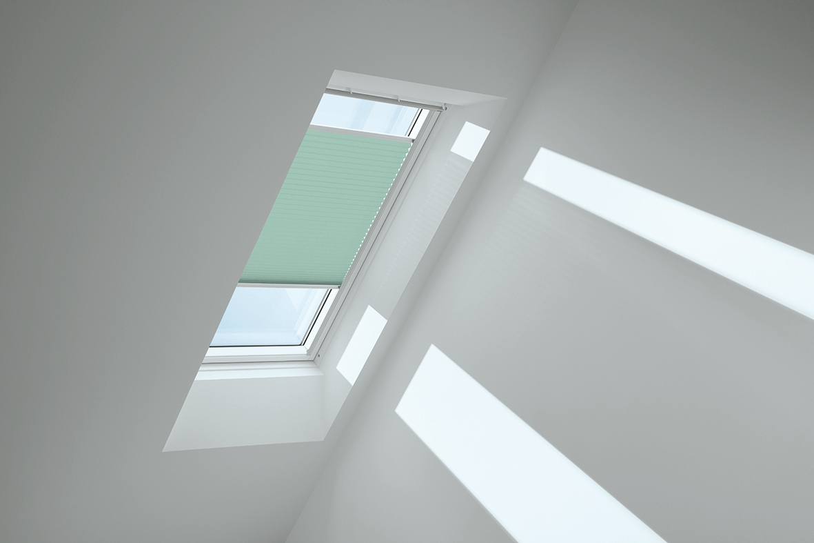FHL U08 1281SWL Pleated blind, Mint green, White line — image 2