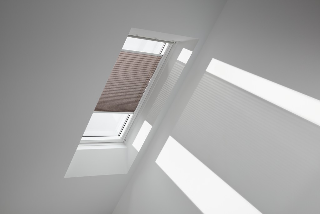 FHL SK08 1276SWL Pleated blind, Dusty brown, White line — image 2