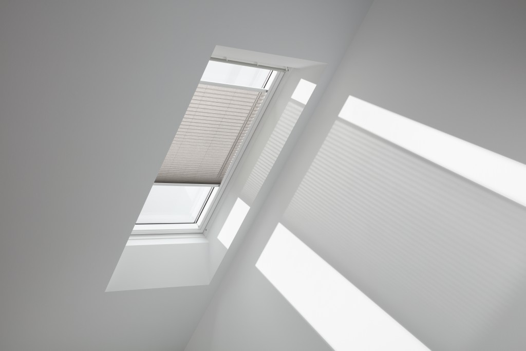 FHL P04 1284SWL Pleated blind, Grey, White line — image 2