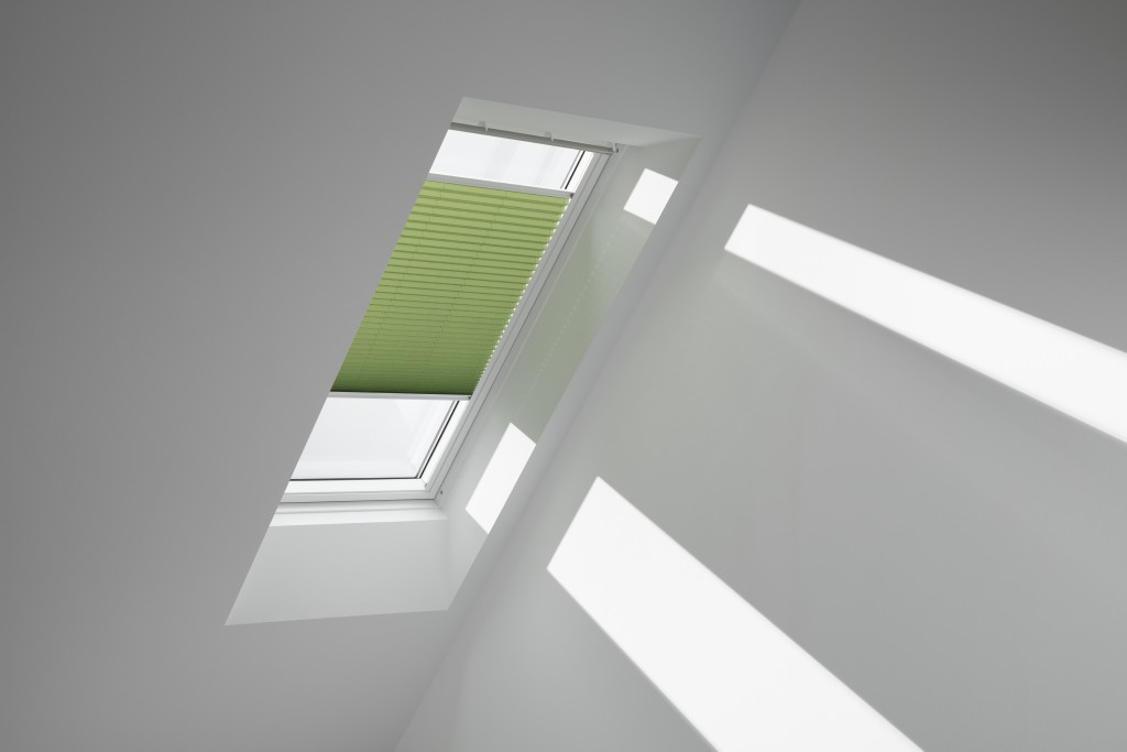 FHL M08 1280SWL Pleated blind, Forest green, White line — image 2