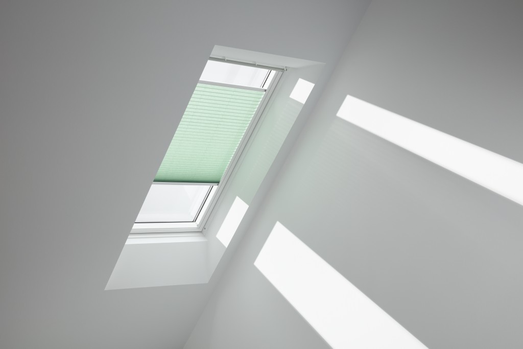 FHL FK04 1281SWL Pleated blind, Mint green, White line — image 2