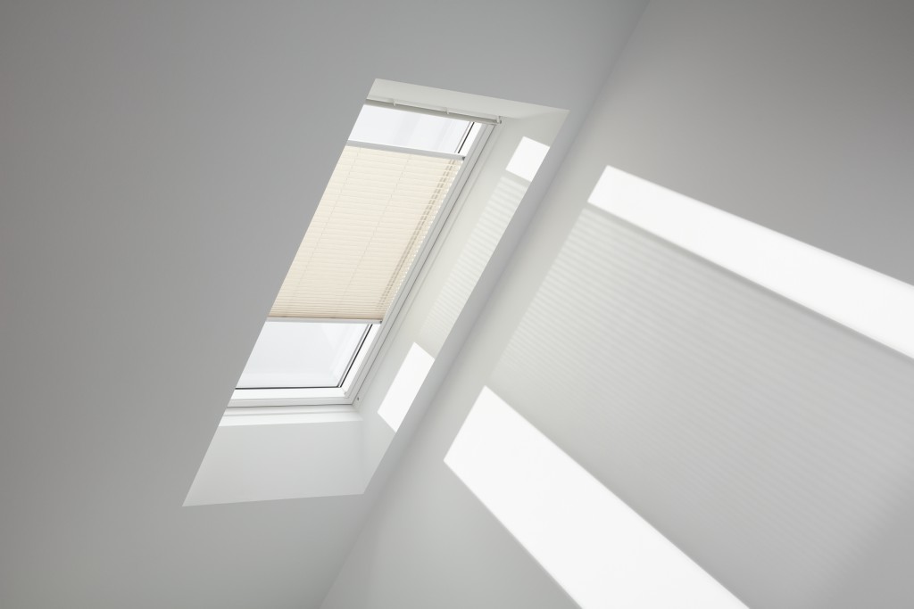 FHL C02 1283SWL Pleated blind, Light beige, White line — image 2