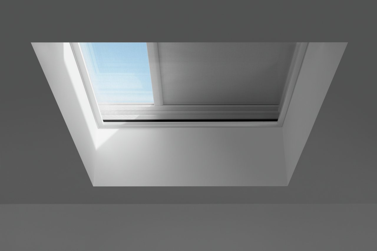 DSU 150100 4550WL Solar blackout bl., White, CVU/CFU, White line