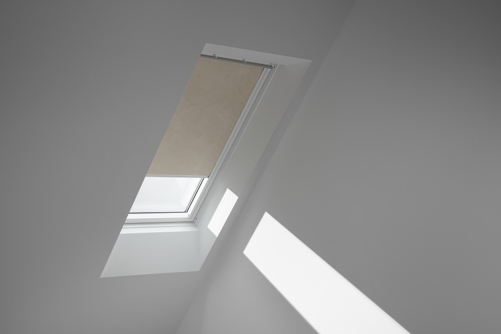 DKL S31 4579SWL Blackout blind, Natural, White line — image 2