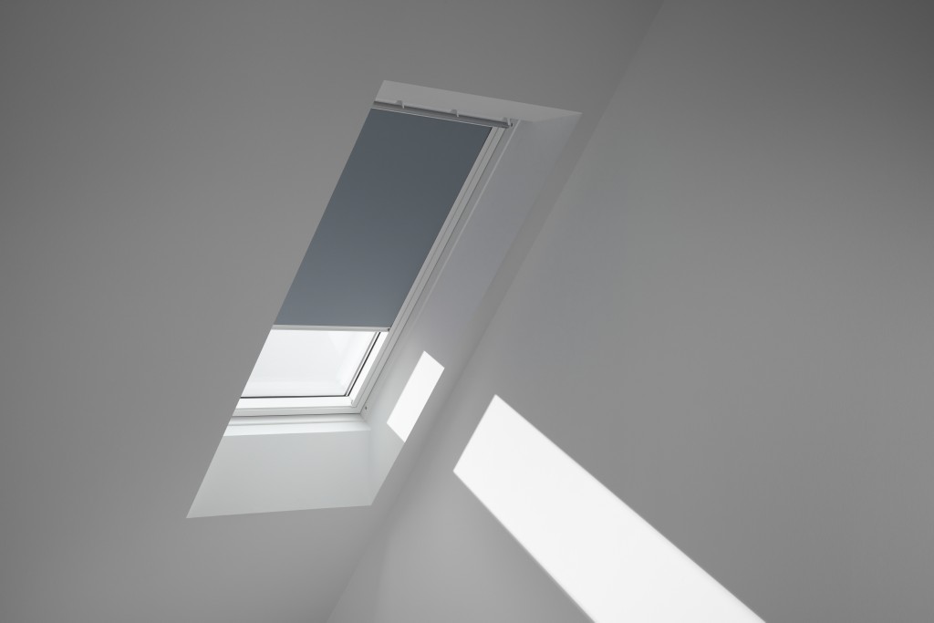 DKL P06 4581SWL Blackout blind, Dark petrol, White line — image 2